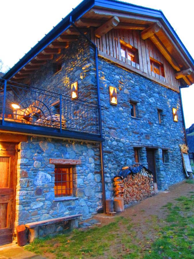 Chalet Cuore Selvatico Monno Bagian luar foto