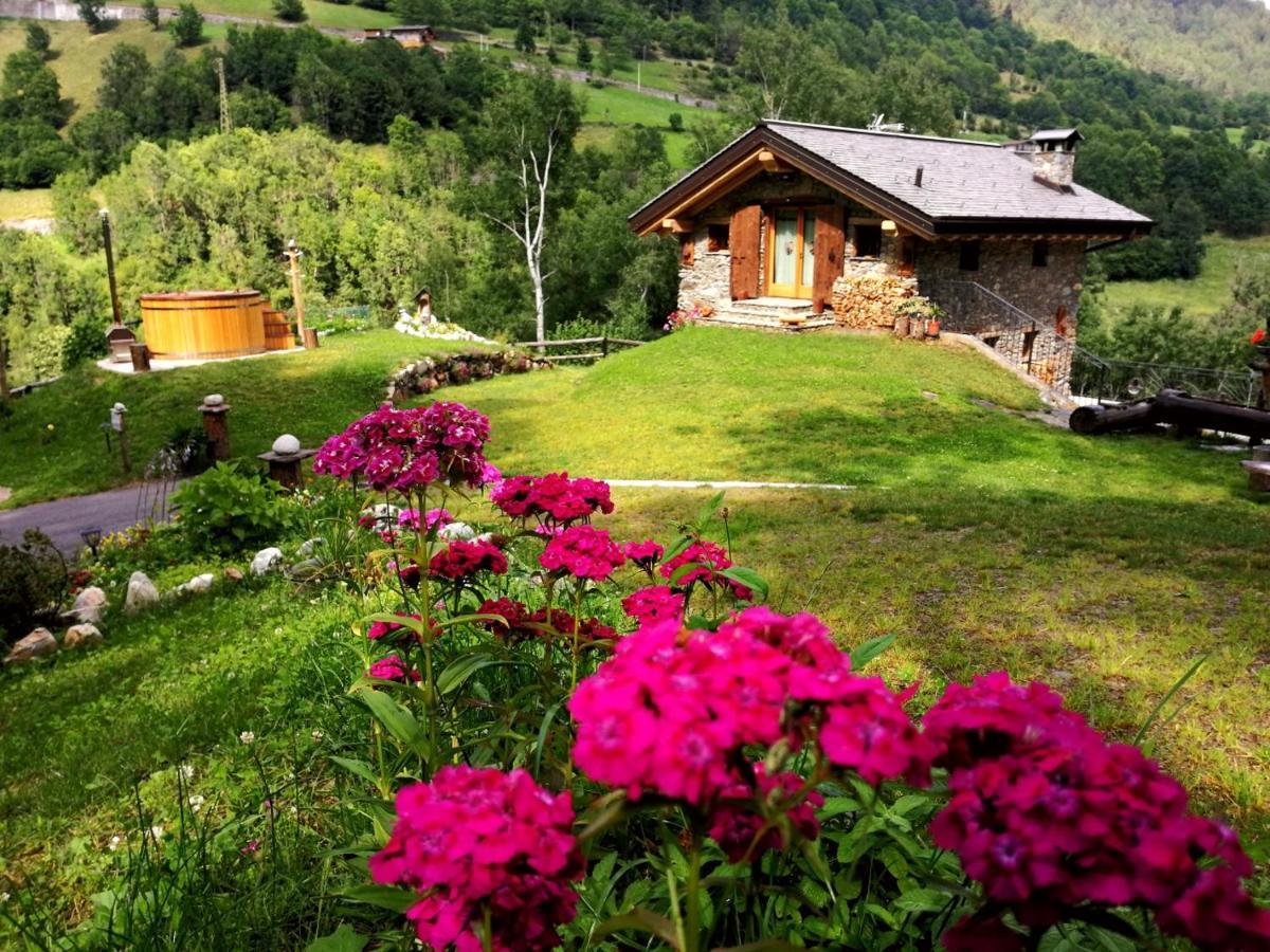 Chalet Cuore Selvatico Monno Bagian luar foto