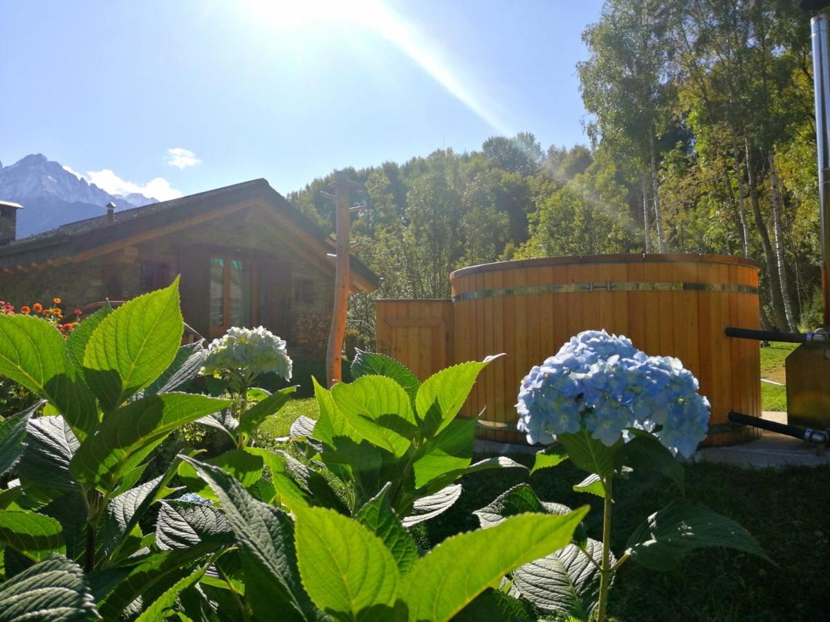 Chalet Cuore Selvatico Monno Bagian luar foto