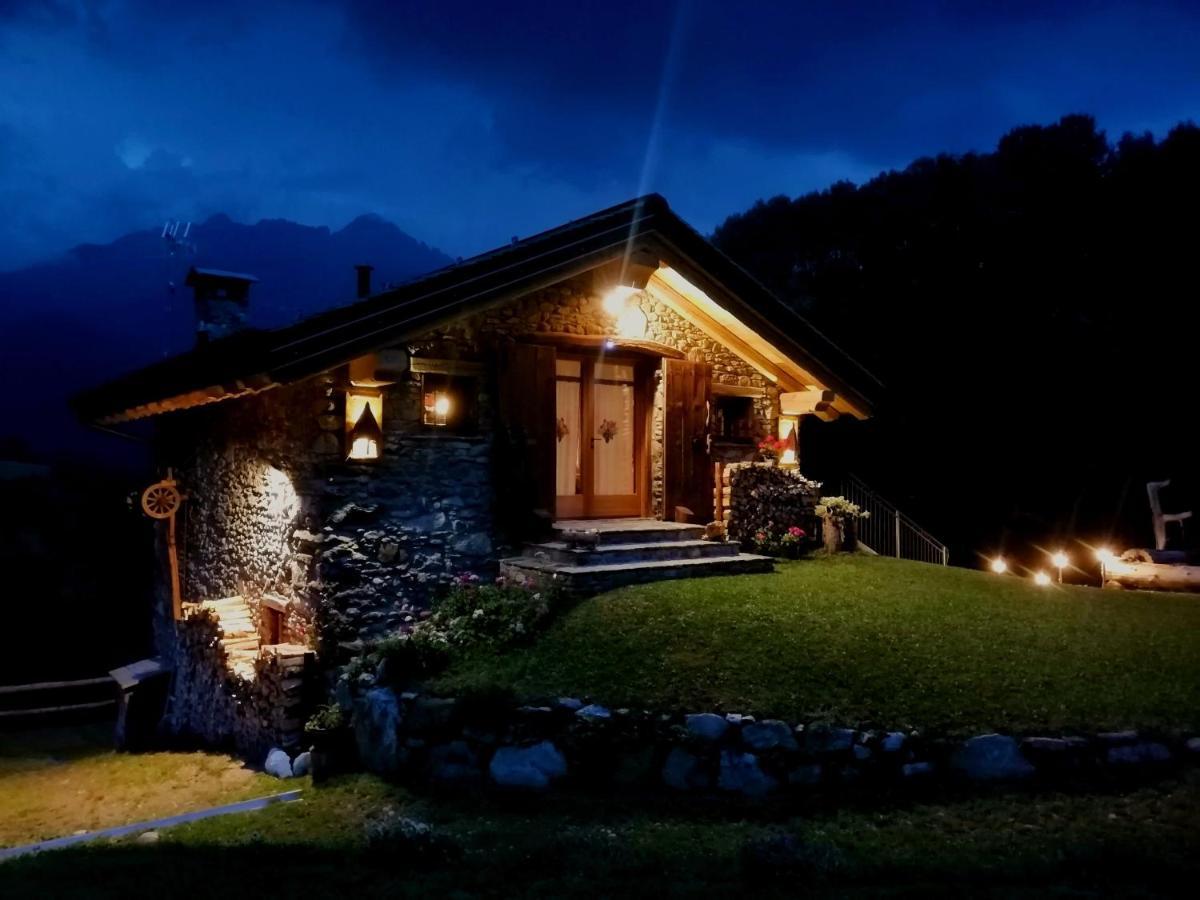 Chalet Cuore Selvatico Monno Bagian luar foto