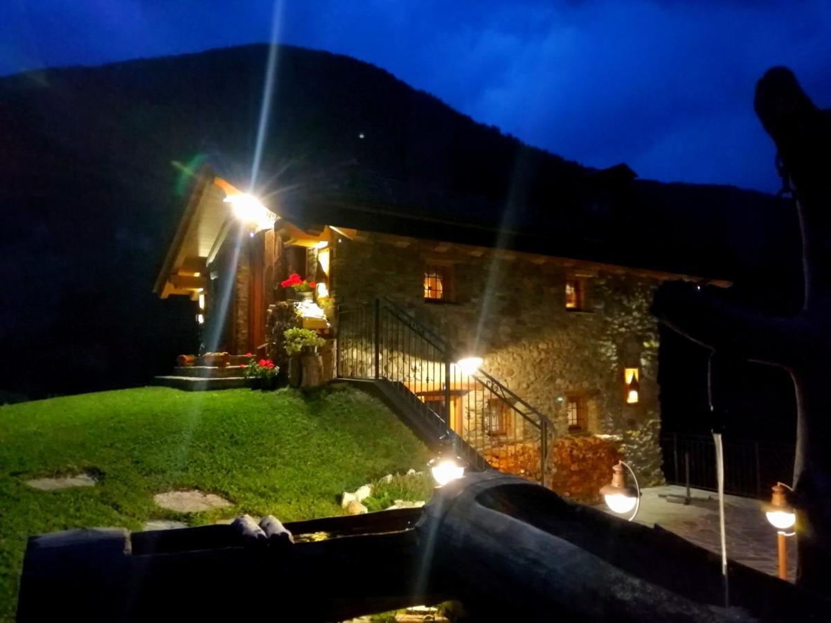 Chalet Cuore Selvatico Monno Bagian luar foto