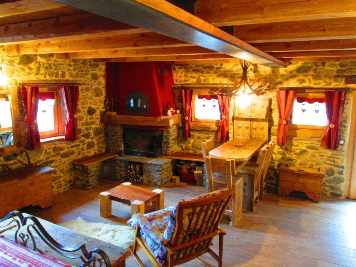 Chalet Cuore Selvatico Monno Bagian luar foto